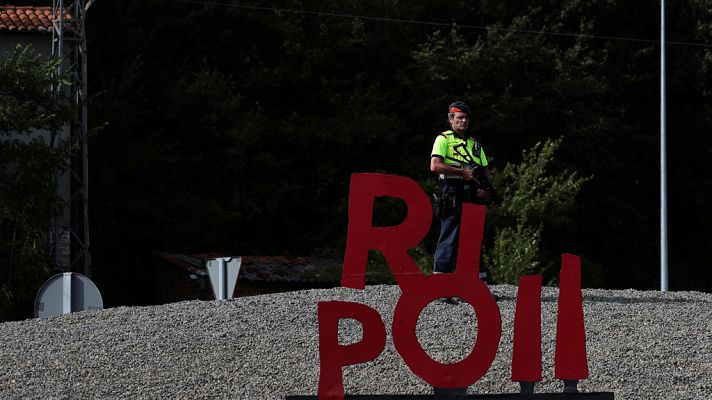 Telediario 1 - Ripoll no acaba de creer que el doble atentado en Cataluña fuera perpetrado por jóvenes de la localidad