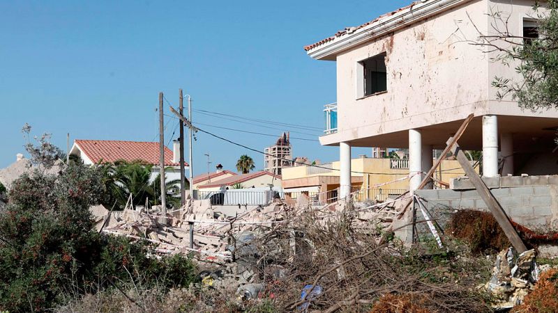 La polica sigue trabajando en la casa de Alcanar