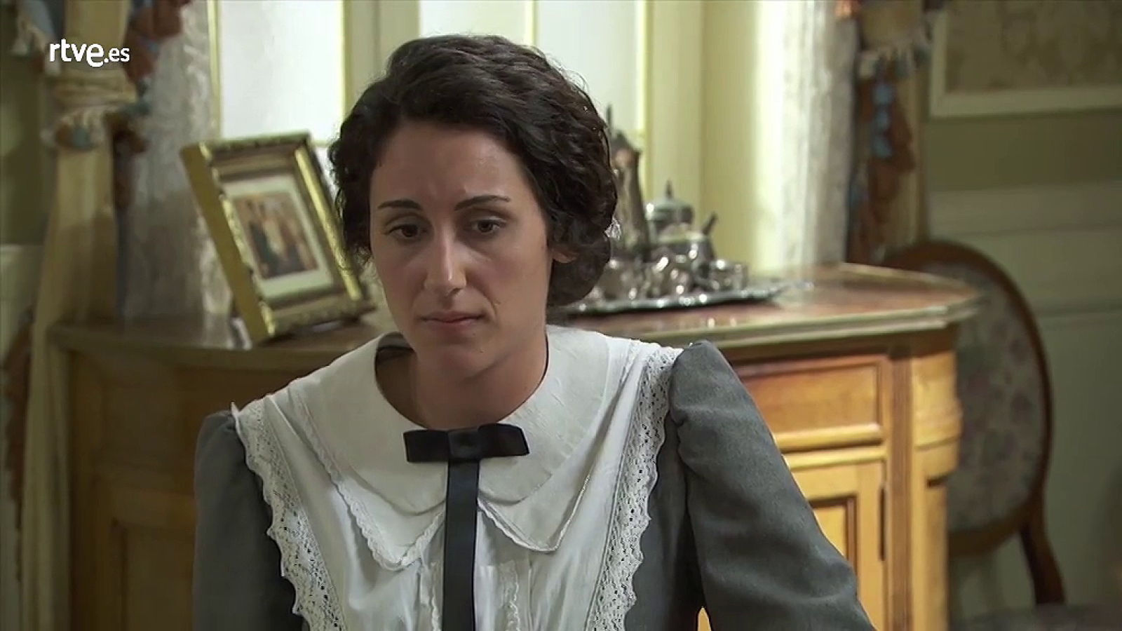 Acacias 38 - Lolita confiesa a Trini lo que siente por Antonio