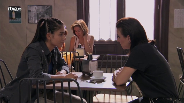 Servir y proteger - Nacha le declara su amor a Laura