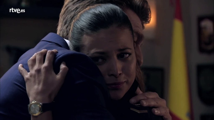 Servir y proteger - Bremón explica a Lola que se ha enfrentado a su suegro