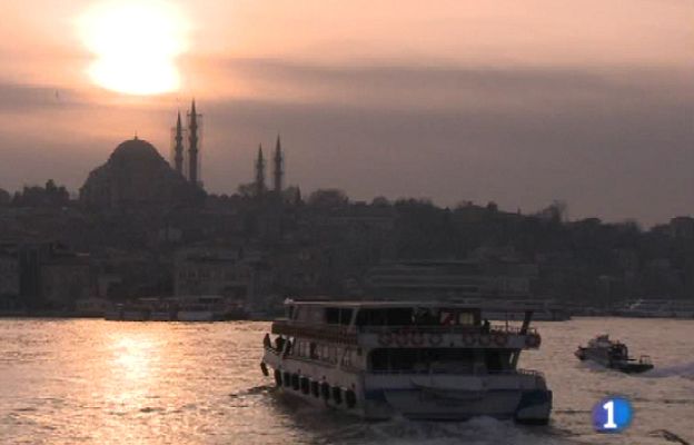 Telediario 1 - Conocer a los emigrantes españoles