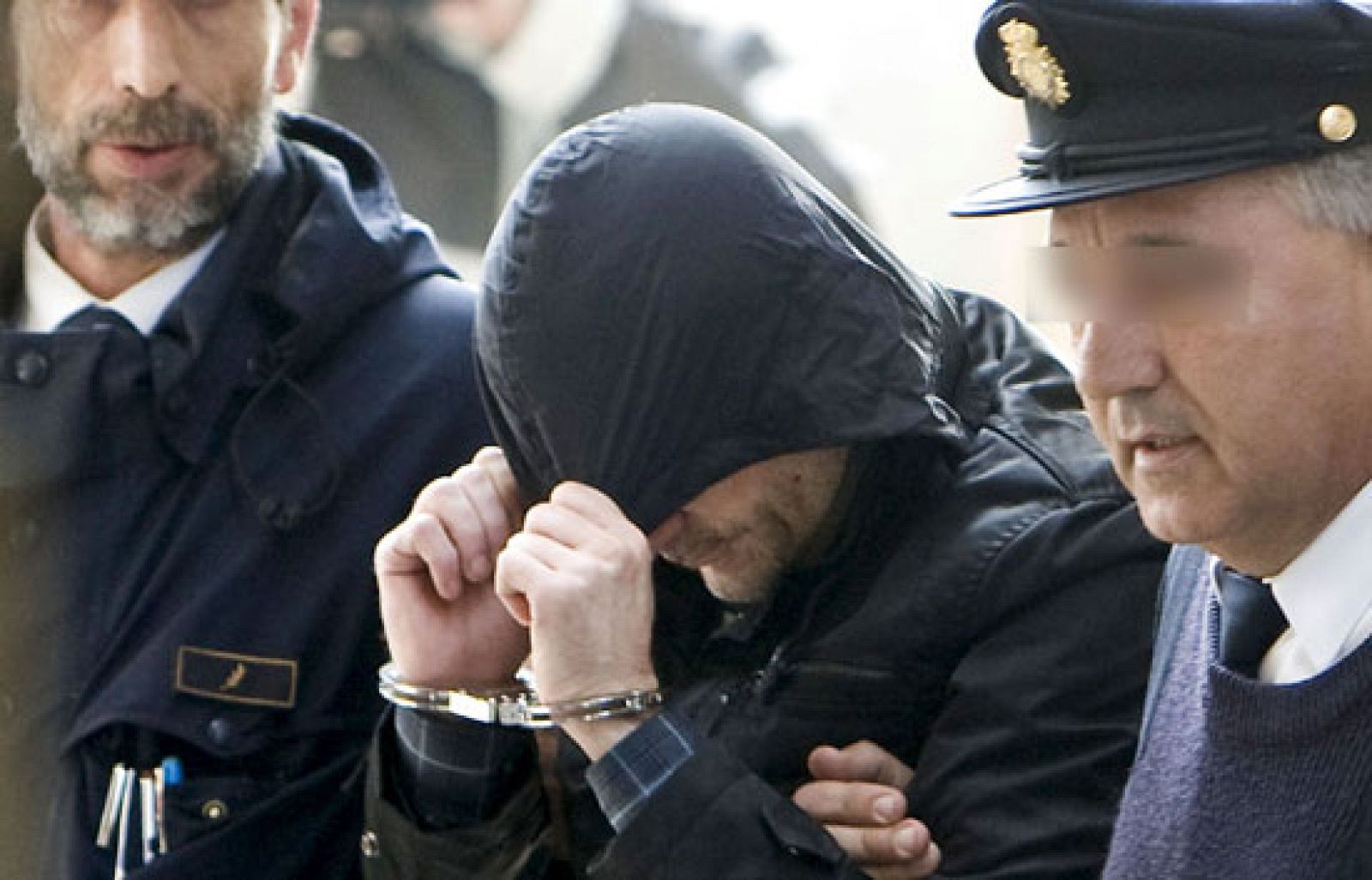 El juez toma declaración al hermanastro del asesino confeso de Marta del Castillo y decreta para él prisión incondicional | Ver