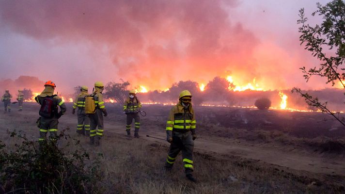 Telediario 1 - En la comarca de La Cabrera se trabaja intensamente en la contención del incendio