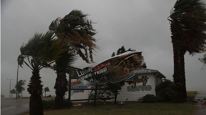 Informativo 24h - El huracán Harvey toca tierra en Texas