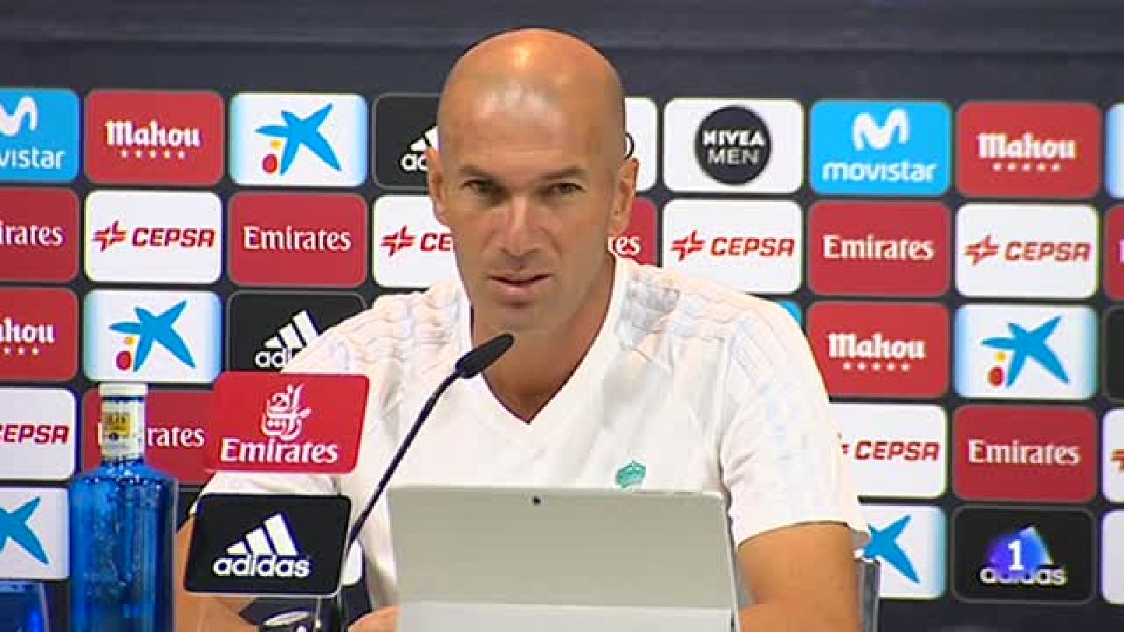 Zidane: "Cristiano no se va a mover de aquí" | Ver