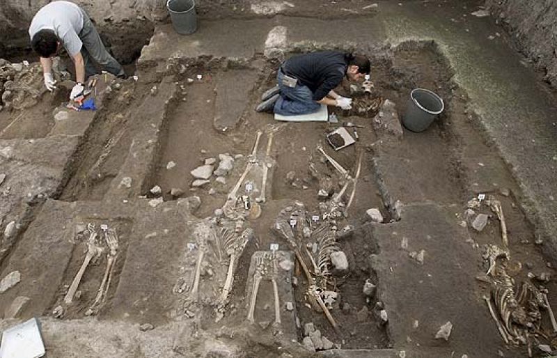 Los huesos unen a indígenas y colonos en México D.F. | Ver