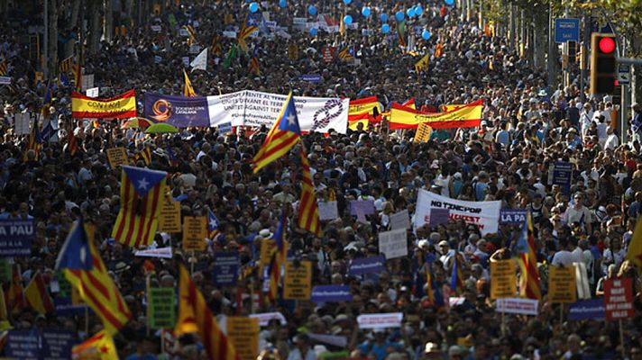 Telediario 1 - La ANC admite que ayudó "en el orden" en la manifestación de Barcelona y el Ayuntamiento lo niega