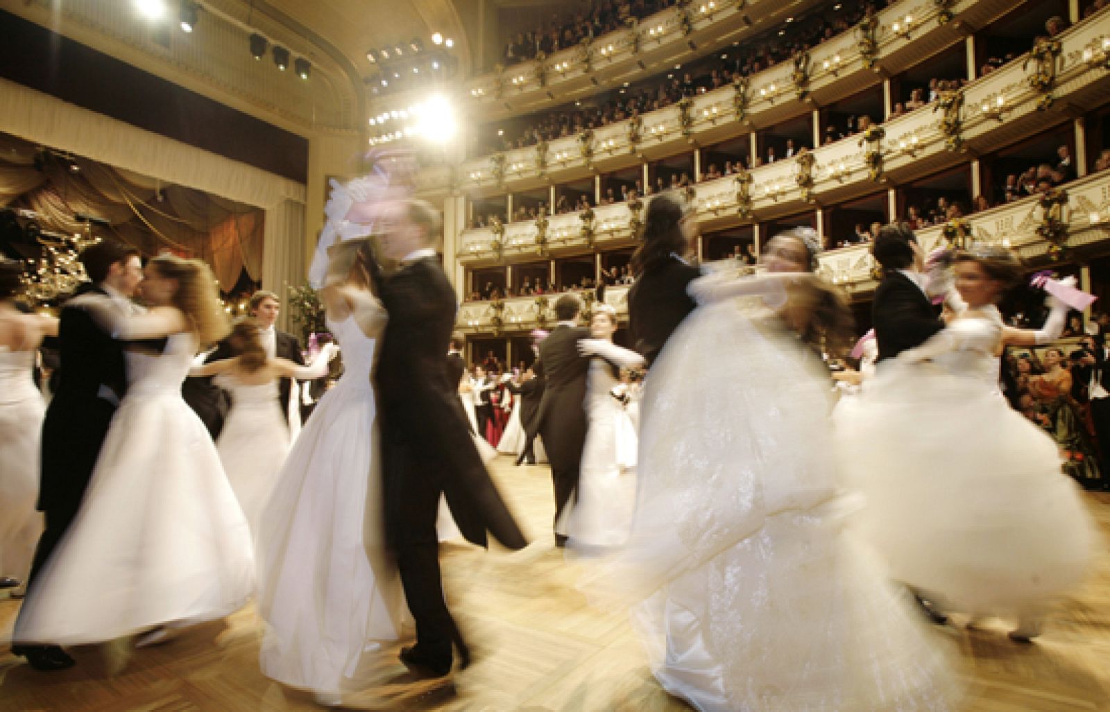 La crisis no llega al Baile de la Ópera de Viena