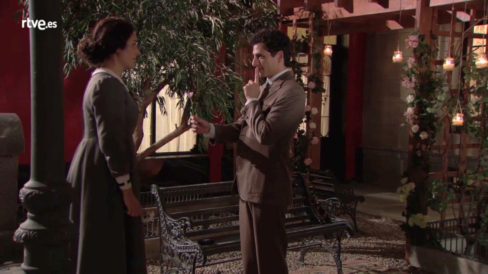 Acacias 38 - Antoñito prepara una romántica sorpresa a Lolita