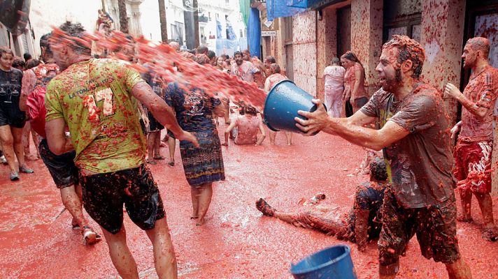 Telediario 1 - Miles de personas participan en la tomatina de Buñol