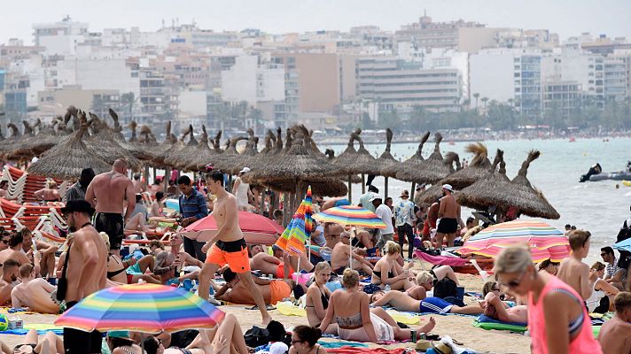 Telediario 1 - España recibió 10,5 millones de turistas internacionales en julio, un 10,1% más que un año antes