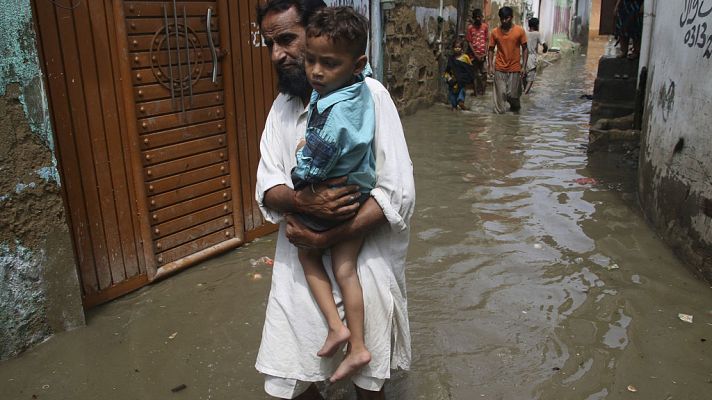 Telediario 1 - Las inundaciones provocadas por el monzón en el sudeste asiático dejan al menos 1.200 muertos