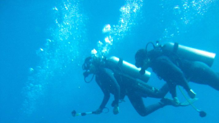 Telediario 1 - Los buzos de la Guardia Civil viven situaciones de riesgo en su quehacer diario
