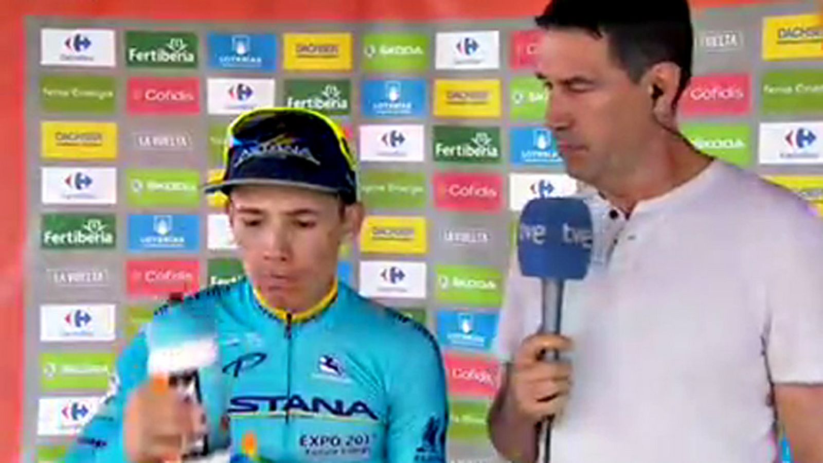 El ciclista colombiano ha ganado este domingo la decimoquinta etapa de la Vuelta ciclista a España disputada entre Alcalá la Real y Sierra Nevada sobre 129 kilómetros y consigue, de esta forma, su segundo triunfo tras la victoria en la undécima etapa