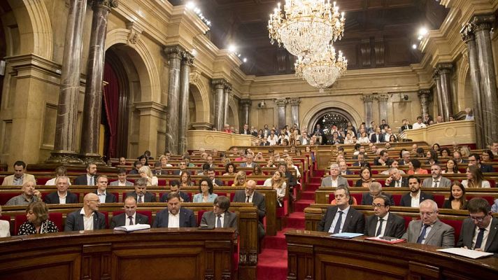 Telediario 1 - El Parlament modifica el orden del día para votar la ley del referéndum ante la indignación y el enfado de la oposición