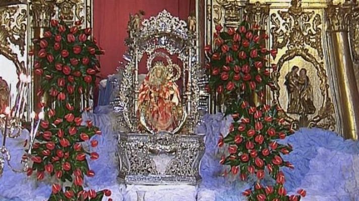  - La Virgen del Pino baja de su camarín a la nave de la basílica