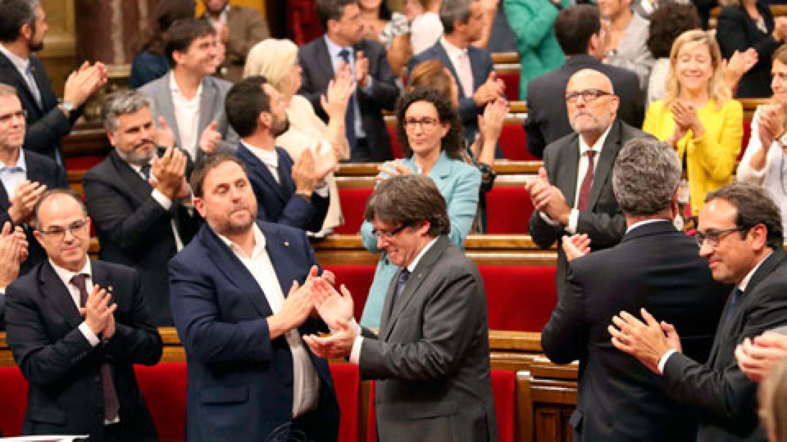 El Parlament aprueba la ley del referéndum con la ausencia de Cs, PSC y PP