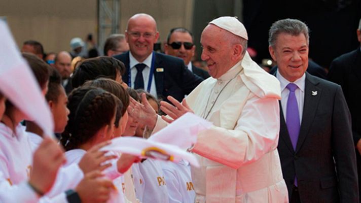  - El papa Francisco llega a Colombia con un mensaje de paz y reconciliación