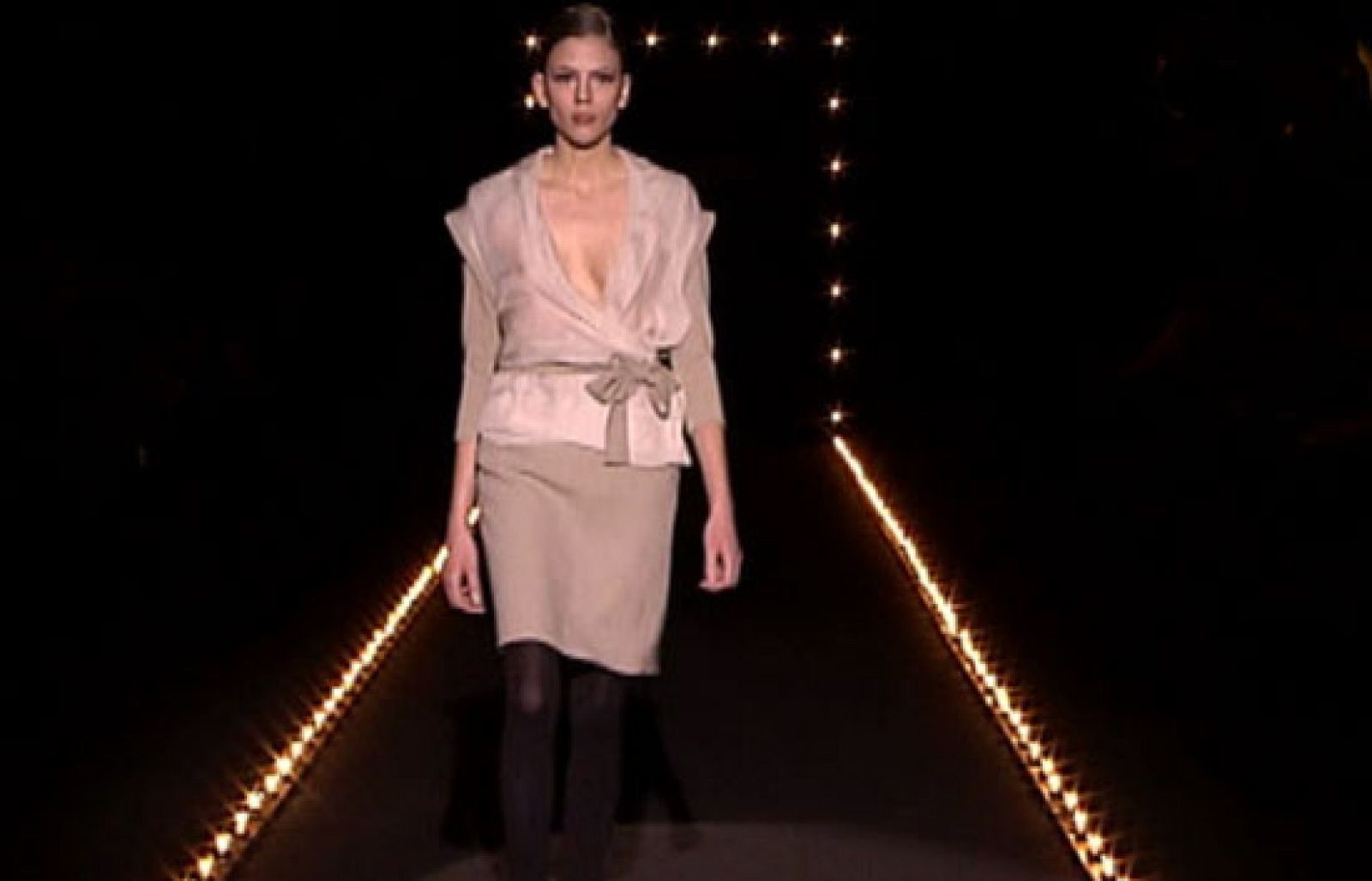 Desfile de Jesús del Pozo en Cibeles - Telediario 1 | Ver