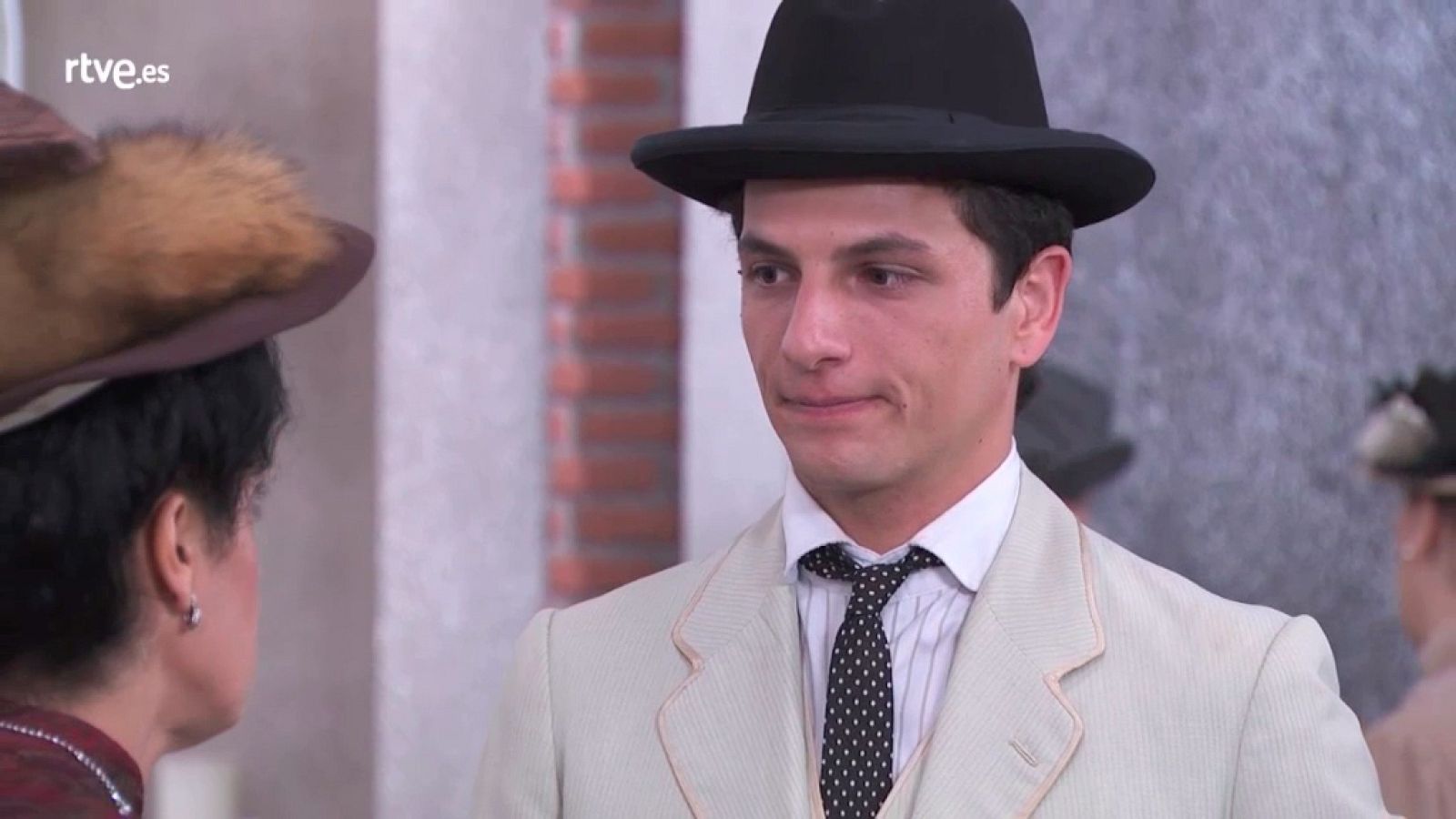 Acacias 38 - Antoñito roba la gargantilla de Rosina