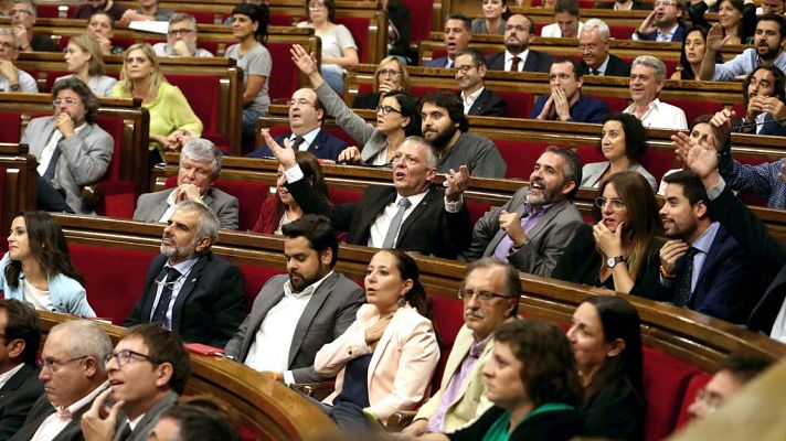 Telediario 1 - Intercambio de reproches en el pleno del Parlament que se encalla por la ley de la Transitoriedad