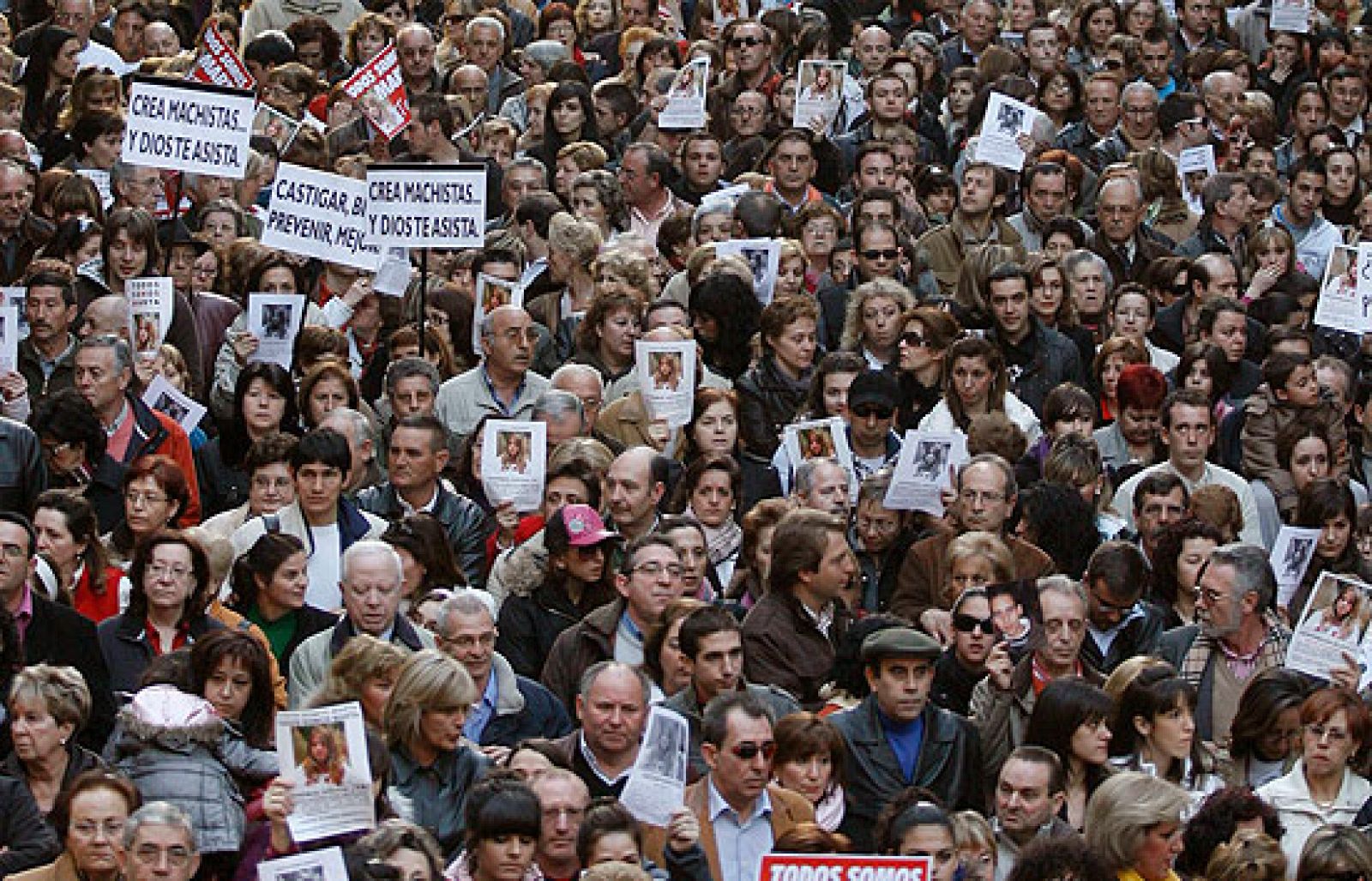 Cientos de personas participan en la manifestación de Marta del Castillo | Ver