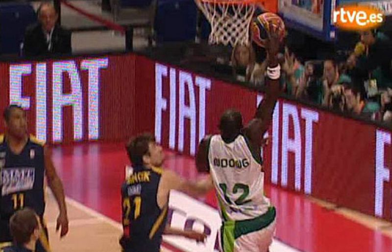 El Unicaja se ha metido en la final tras derrotar al Estudiantes en las semifinales con una gran defensa.