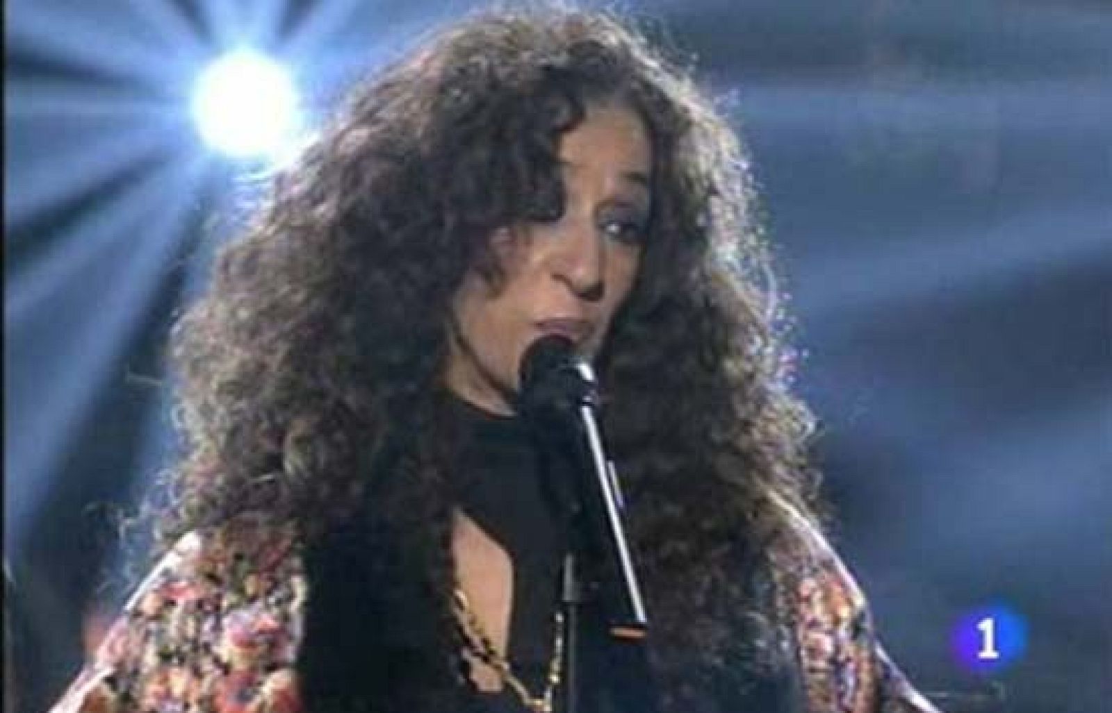 Eurovisión 2009 - Gala 2 - Rosario Flores canta "Gwendolyne" - Eurovisión | Ver