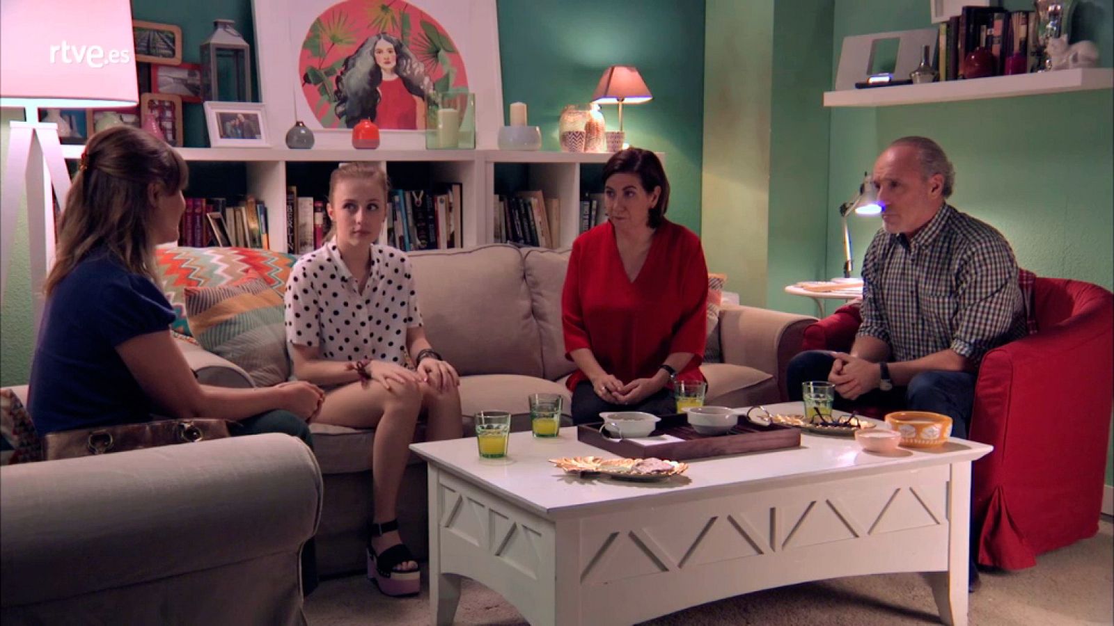 Servir y proteger - Antonio y Miralles conocen a Sofiya