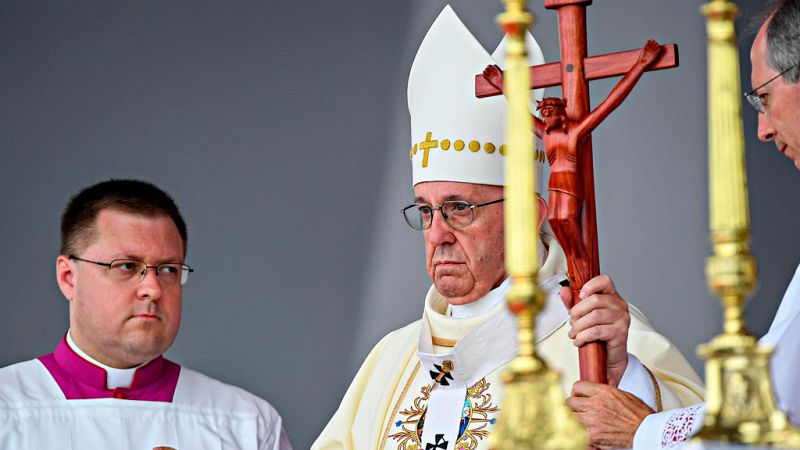 El papa vuelve a llamar a la reconciliación en uno de los feudos de las FARC en Colombia
