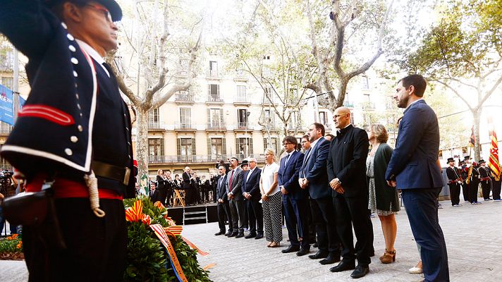Los desayunos - La ofrenda floral ante el monumento a Rafael Casanova inicia los actos de la Diada