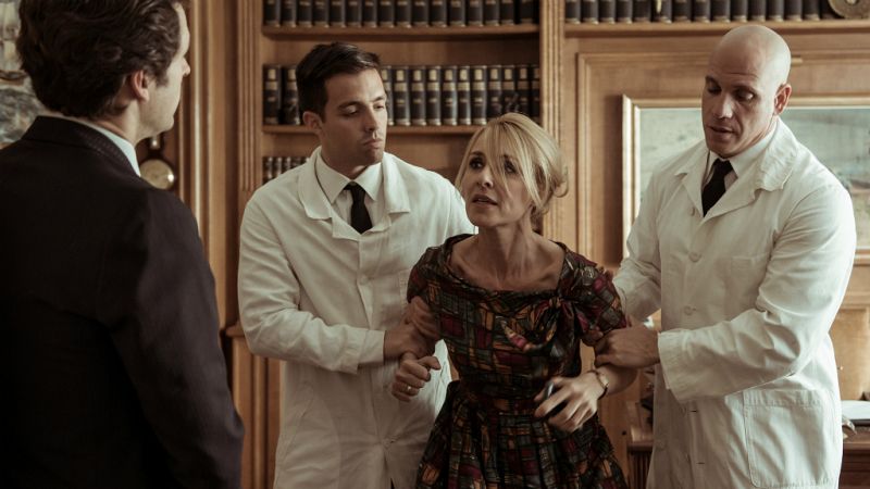 El Ministerio del Tiempo - Mario enga�a a Irene para ingresarla en un sanatorio