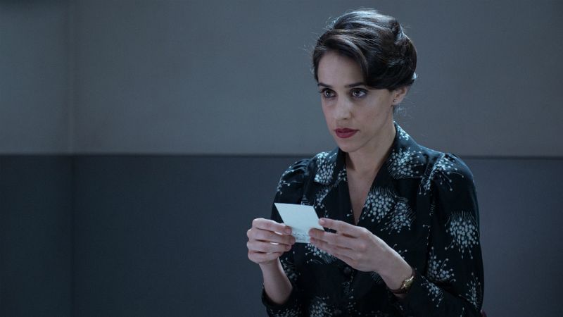 El Ministerio del Tiempo - La joven Lola Mendieta, cara a cara con su hija