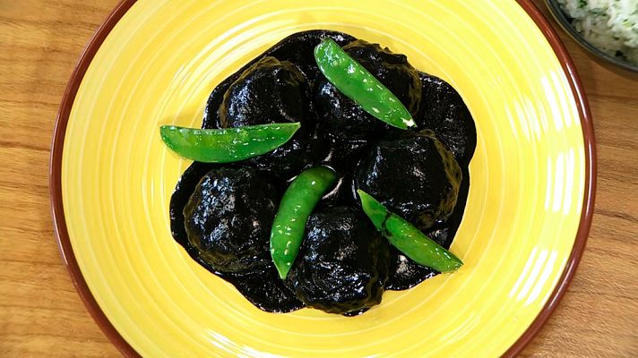 RTVE Cocina - Albóndigas de calamares en su tinta