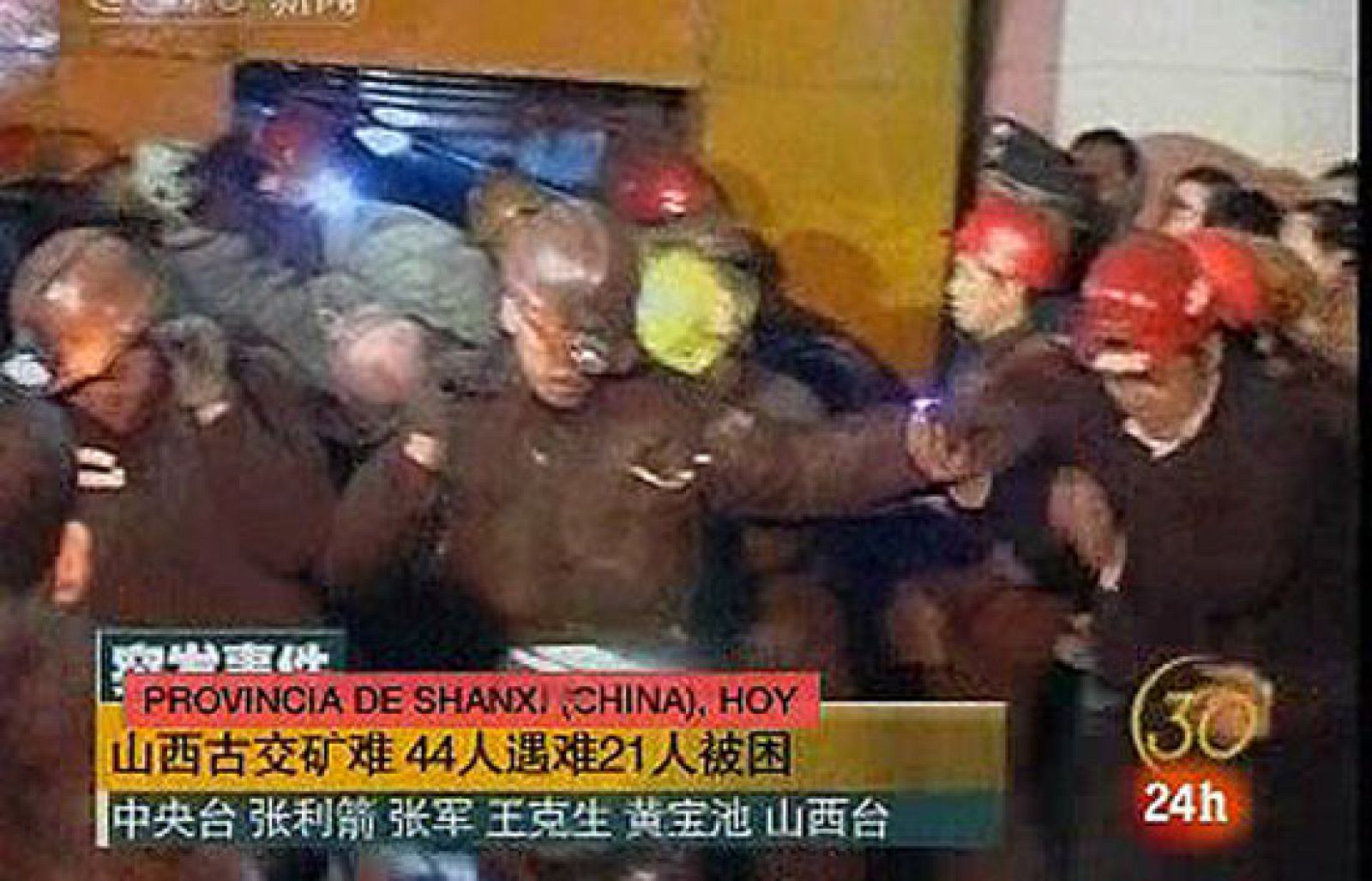 Mueren 44 picadores y 65 siguen atrapados en una mina en China | Ver