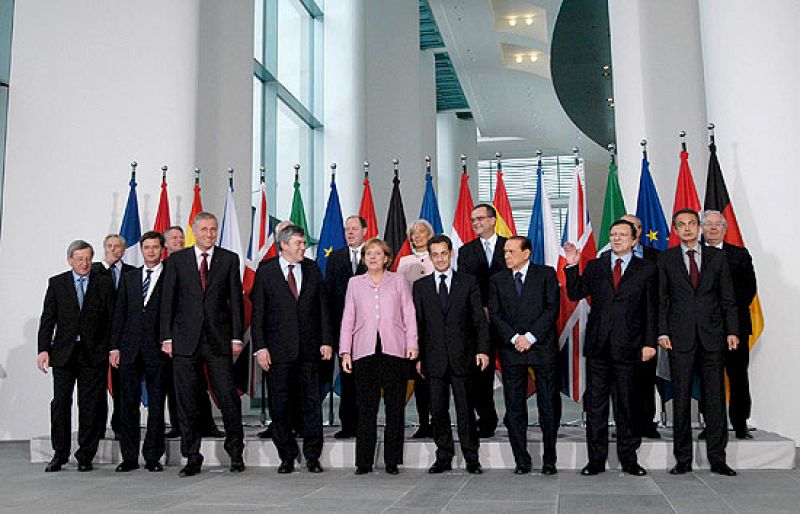 Zapatero critica el proteccionismo financiero