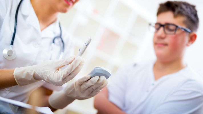 Telediario 1 - Miles de alumnos conviven con la enfermedad durante el curso escolar