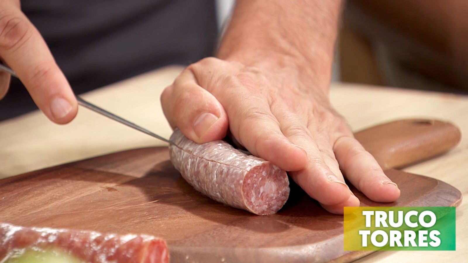 Trucos de cocina - Cómo quitar el envoltorio al fuet