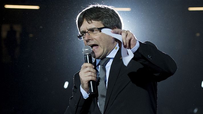 La noche en 24h - Puigdemont arranca campaña y avisa de que el 1-O se votará y se "pondrá luz a la oscuridad"