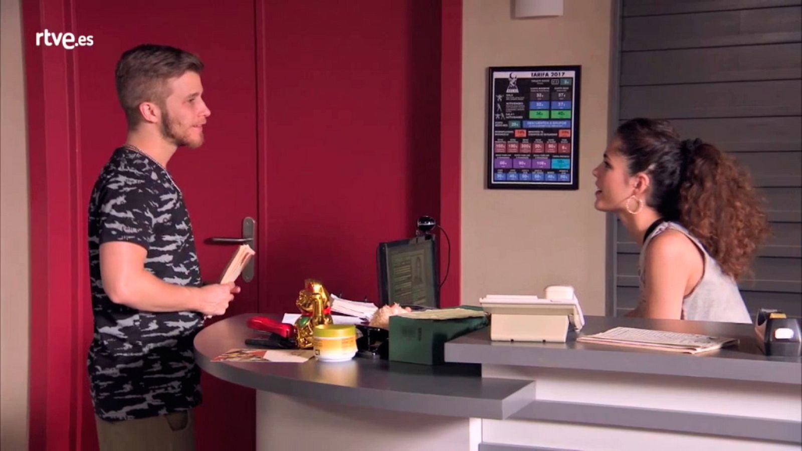 Servir y proteger - ¡Jairo rechaza una invitación de Paty!