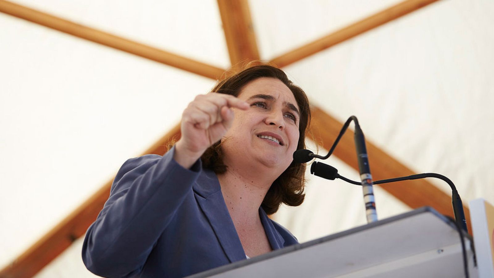 Colau deja en manos de la Generalitat explicar lo detalles del acuerdo para abrir centros de votacion en Barcelona