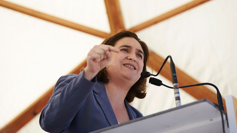 Colau deja en manos de la Generalitat explicar lo detalles del acuerdo para abrir centros de votacion en Barcelona