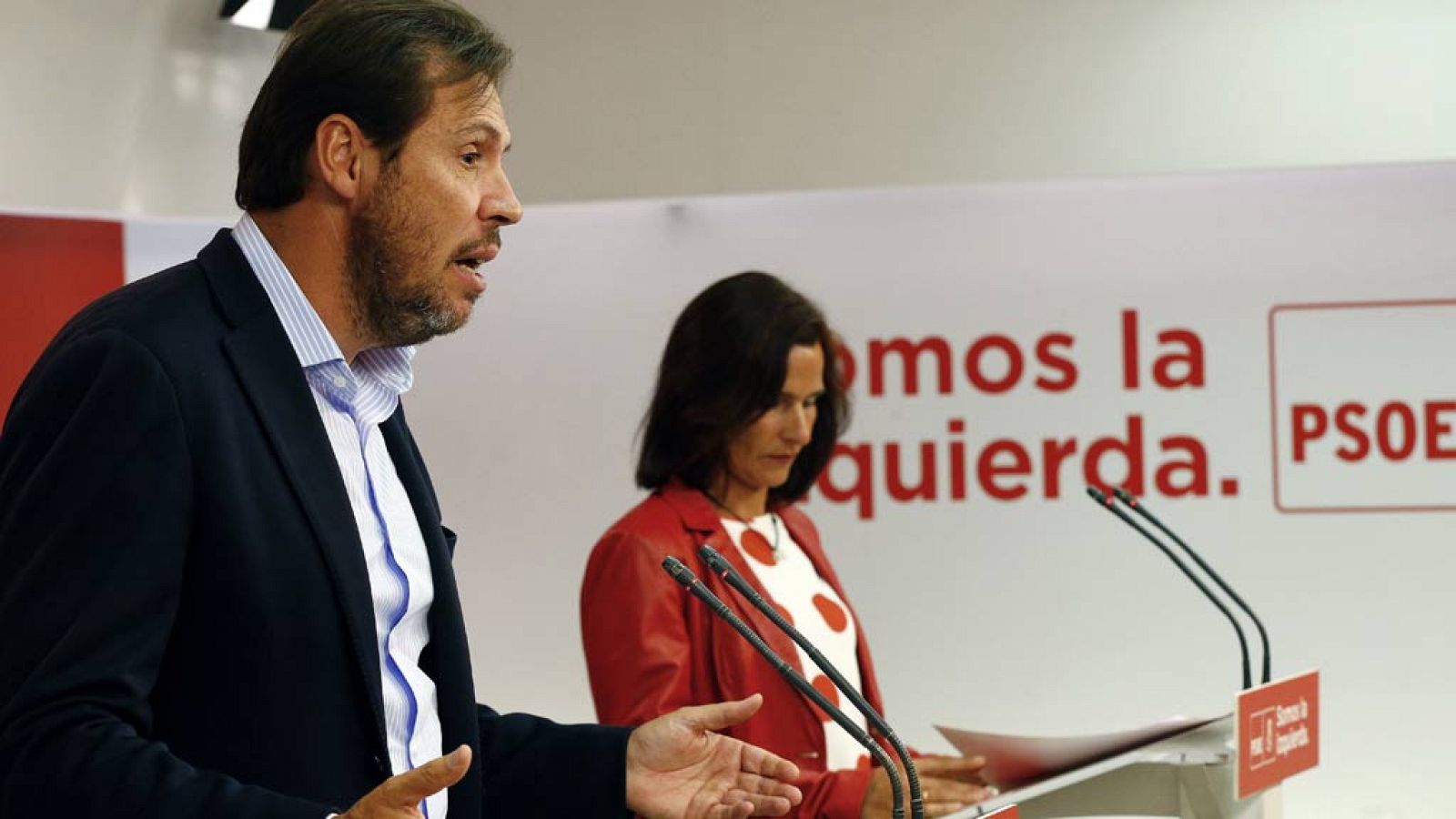 El PSOE rebaja su rechazo a la aplicación del artículo 155 para evitar el referéndum de Cataluña - Informativo 24h | Ver