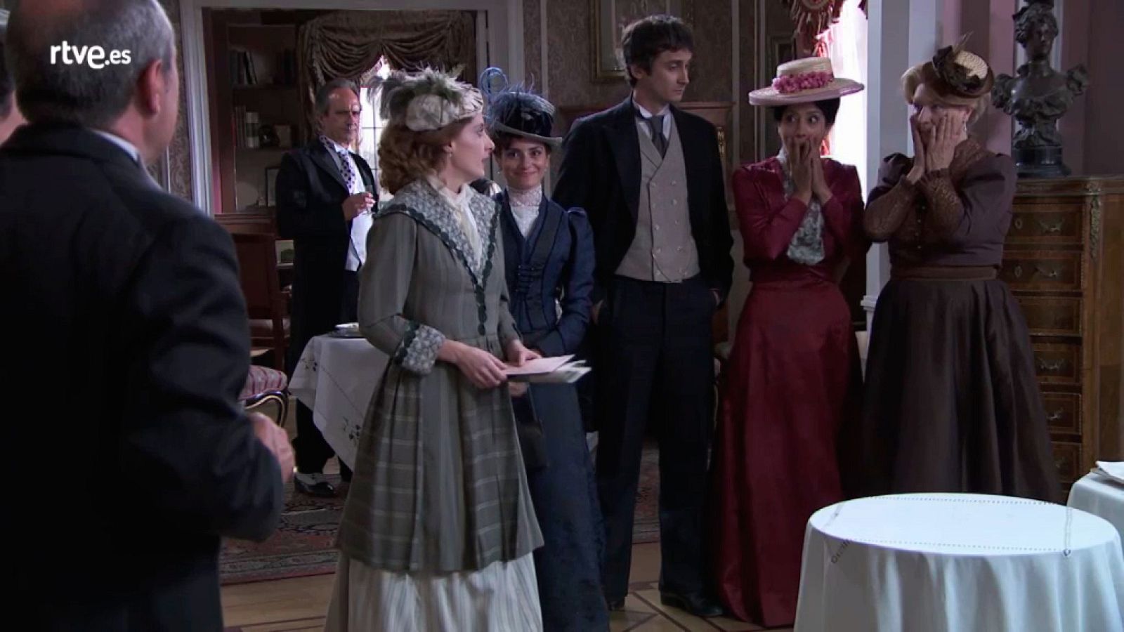 Acacias 38 - Celia cuenta que sigue con Felipe