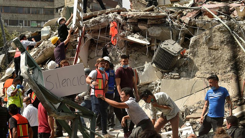 Caos en México tras un fuerte terremoto de magnitud 7,1 en el centro del país