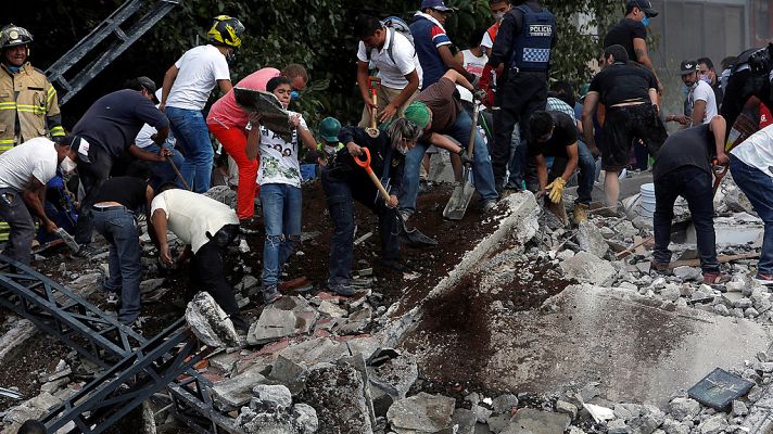 Telediario 1 - México busca a los atrapados por el terremoto