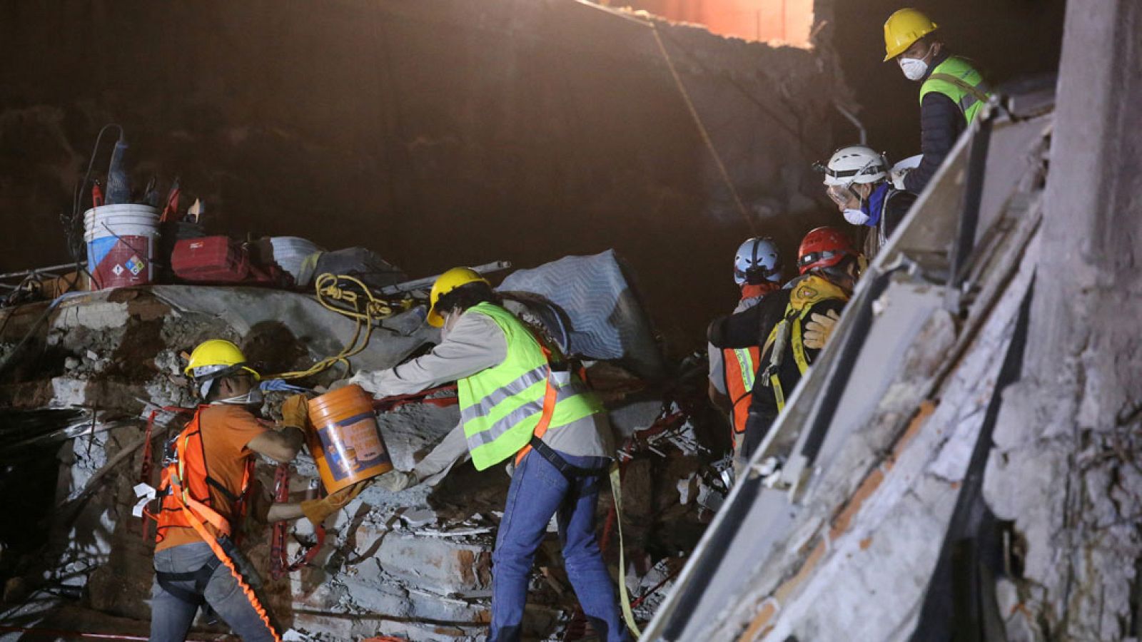 La UME trabaja en las tareas de búsqueda de supervivientes del terremoto en Ciudad de México