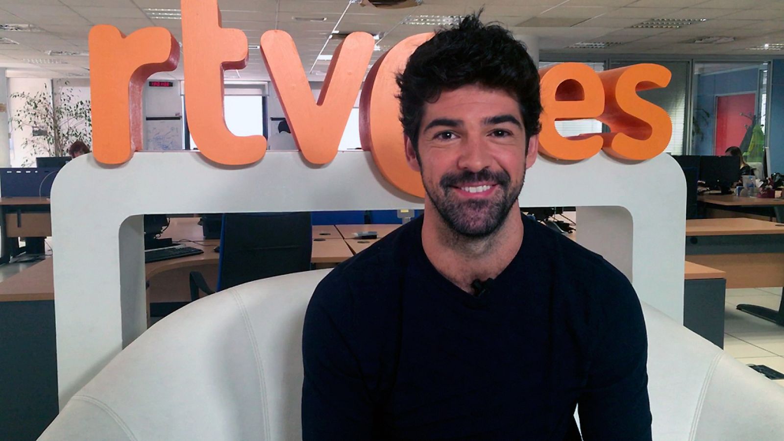 El Ministerio del Tiempo - Miguel �ngel Mu�oz saluda a los minist�ricos