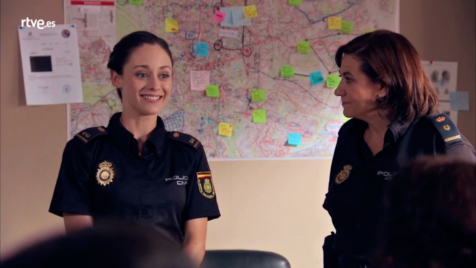 Servir y proteger - Elena Ruiz se presenta a sus compañeros